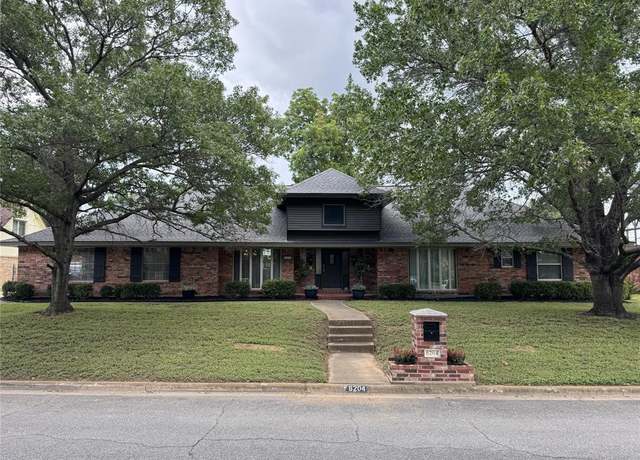 Property at 6204 Glengarry Ct, North Richland Hills, TX 76180, 4 beds, 3 baths