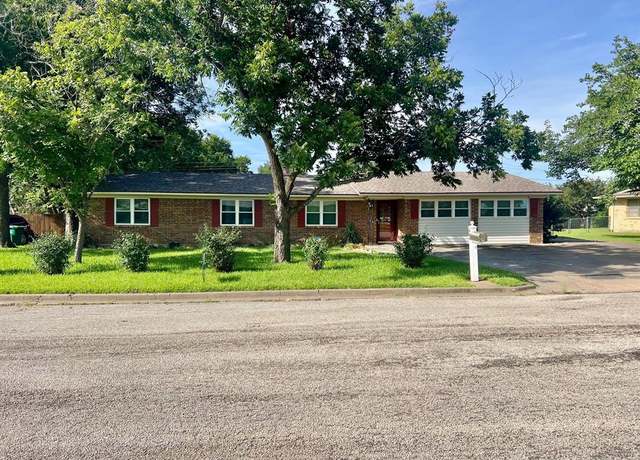 Property at 808 W Denison Dr, Robinson, TX 76706, 4 beds, 2 baths