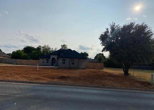 Property at 1758 Oldham Ln, Abilene, TX 79602, 3 beds, 2.5 baths