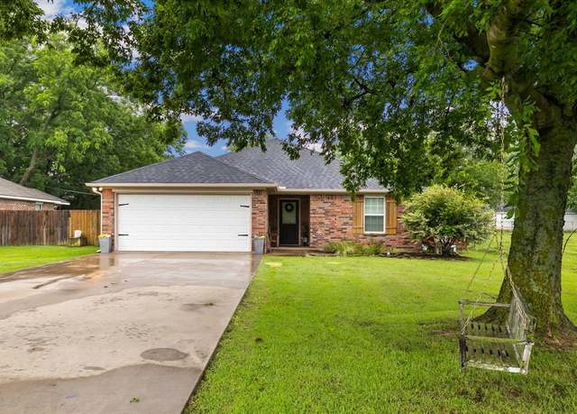 Property at 404 Robertson St, Collinsville, TX 76233, 3 beds, 2 baths