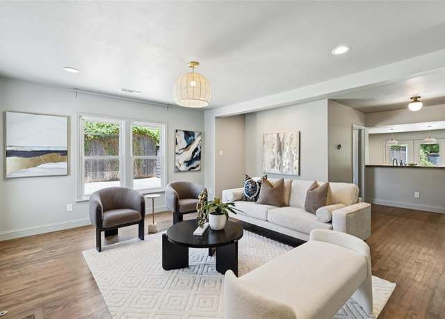 Property at 110 N Ravinia Dr, Dallas, TX 75211, 3 beds, 2 baths