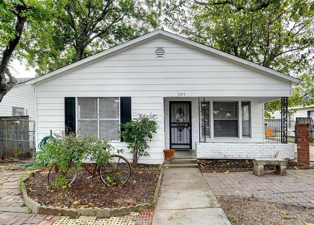 Property at 304 E Fogg St, Fort Worth, TX 76110, 3 beds, 1 bath