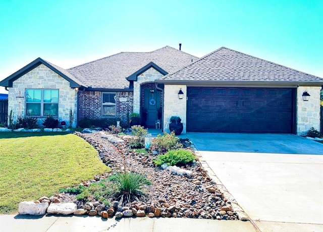 Property at 11513 Lindsey Garden Dr, Tyler, TX 75709, 3 beds, 2 baths