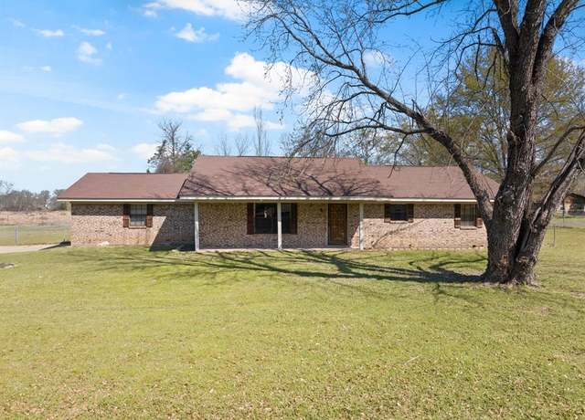 Property at 711 Walnut St, Omaha, TX 75571, 3 beds, 2 baths