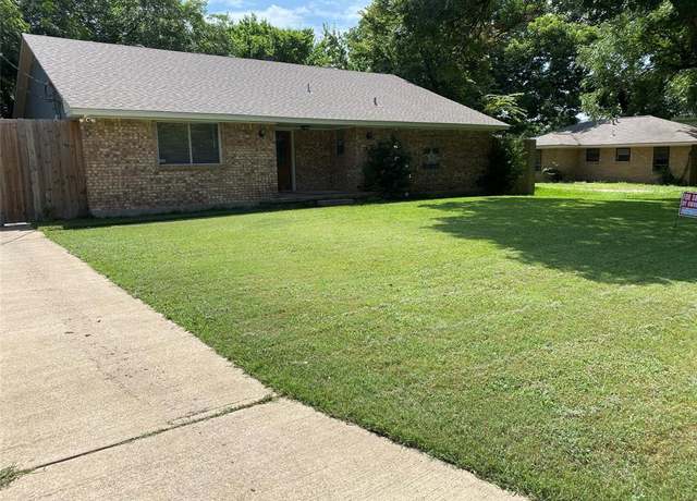 Property at 206 Methodist St, Red Oak, TX 75154, 4 beds, 2 baths