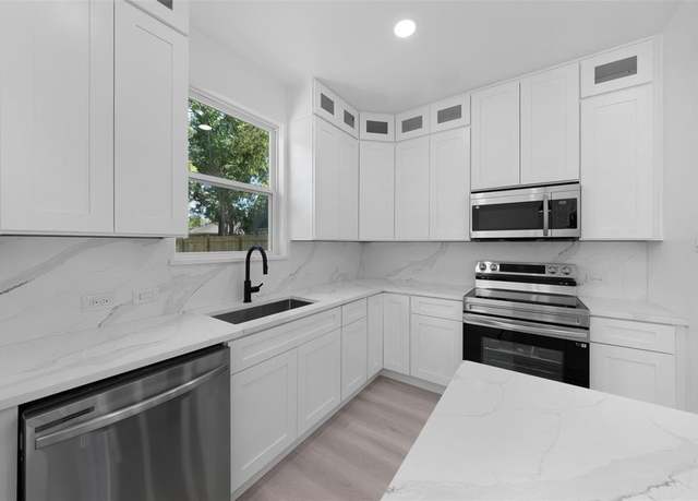 Property at 209 Ardis St, Sulphur Springs, TX 75482, 3 beds, 2 baths