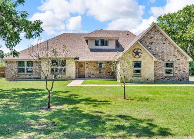 Property at 309 Highland Ave, Red Oak, TX 75154, 4 beds, 4.5 baths