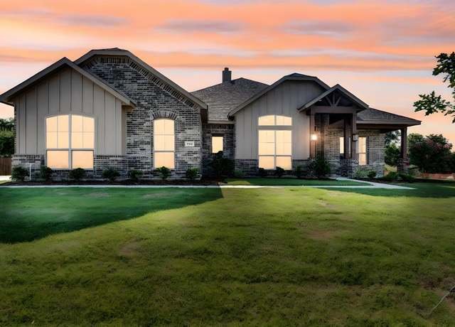 Property at 723 Crystal Lk Ln, Red Oak, TX 75154, 4 beds, 3 baths