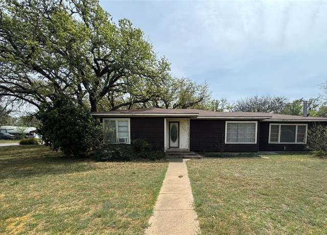 Property at 201 S Hillcrest Ave, Eastland, TX 76448, 2 beds, 1.5 baths
