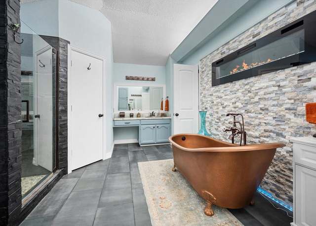 Property at 5197 Zion Hill Rd, Weatherford, TX 76088, 3 beds, 2 baths