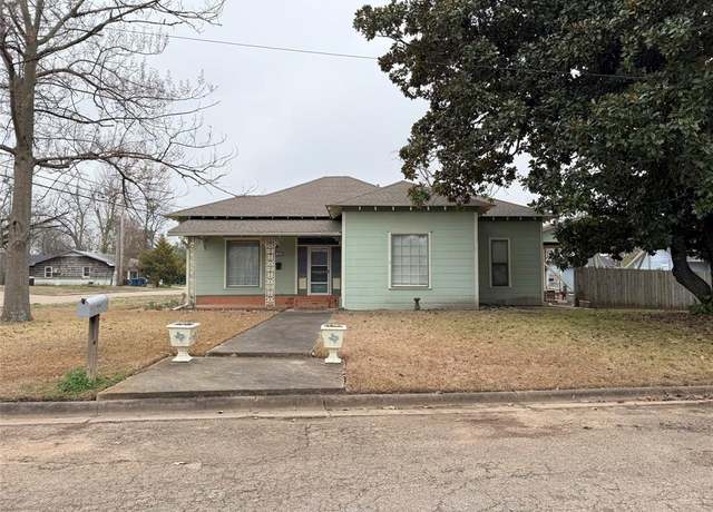 Property at 404 E Cedar St, Winnsboro, TX 75494, 3 beds, 2 baths