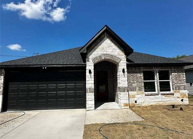 Property at 1522 Hemphill St, Greenville, TX 75401, 3 beds, 2 baths
