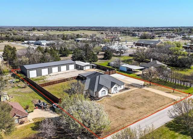 Property at 514 Preston Dr, Pottsboro, TX 75076, 4 beds, 3.5 baths