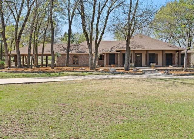 Property at 1046 E Woodridge Rd, Waxahachie, TX 75165, 3 beds, 3 baths