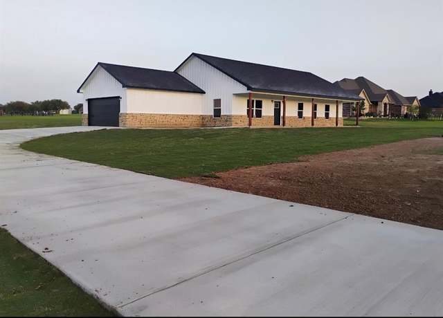 Property at 395 Brazos West Dr, Mineral Wells, TX 76067, 3 beds, 2 baths