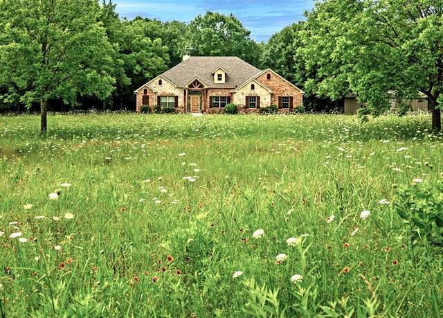 Property at 450 Barbara Ln, Sherman, TX 75090, 3 beds, 2.5 baths