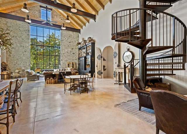 Property at 1500 Lakeview Blvd, Denton, TX 76208, 4 beds, 3.5 baths
