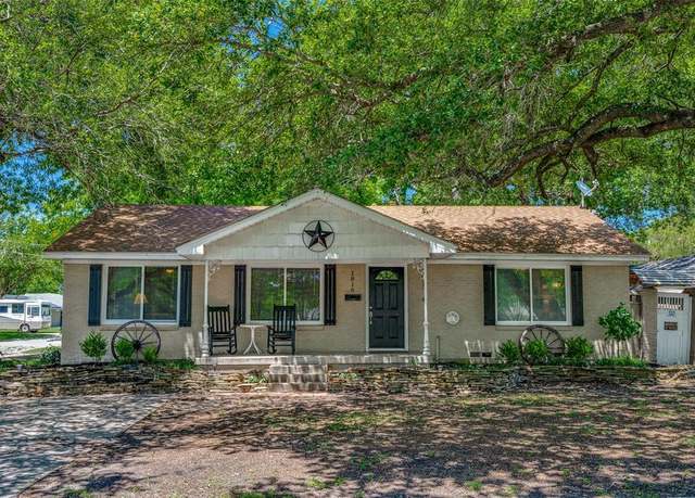 Property at 1816 W Josephine St, Mckinney, TX 75069, 2 beds, 2 baths
