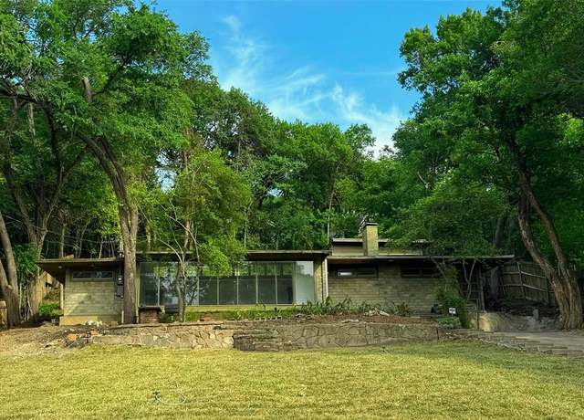 Property at 1934 Kessler Pkwy, Dallas, TX 75208, 3 beds, 2 baths