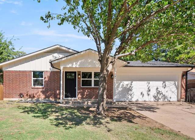 Property at 233 Murphy Rd, Burleson, TX 76028, 3 beds, 2 baths