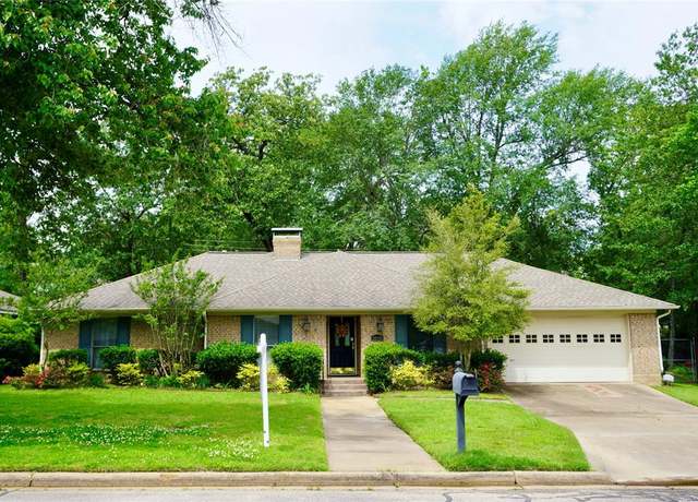 Property at 1030 Laurel Ln, Paris, TX 75460, 4 beds, 2 baths
