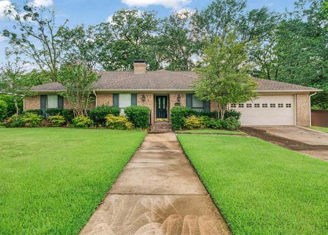Property at 1030 Laurel Ln, Paris, TX 75460, 4 beds, 2 baths
