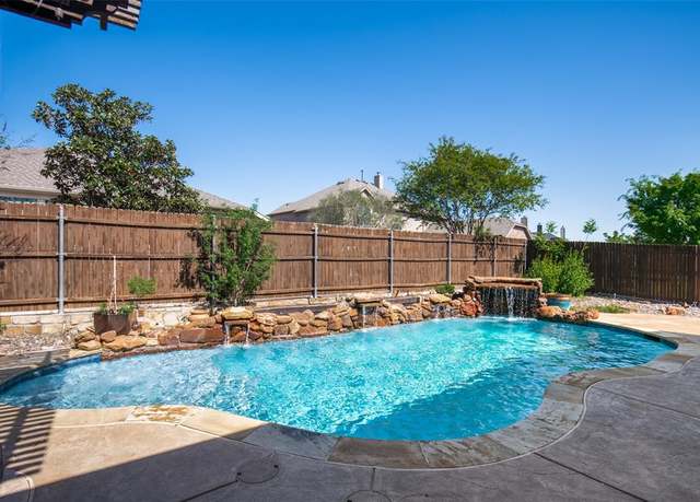 Property at 3120 Summer Dr, Little Elm, TX 75068, 5 beds, 3 baths