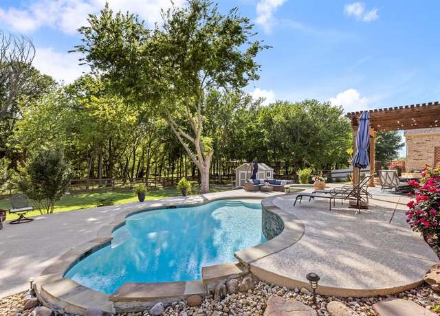 Property at 8000 Oak Creek Ln, Denton, TX 76208, 4 beds, 4.5 baths