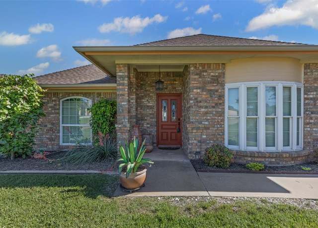 Property at 711 Aqua Vista Dr, Granbury, TX 76049, 3 beds, 2 baths