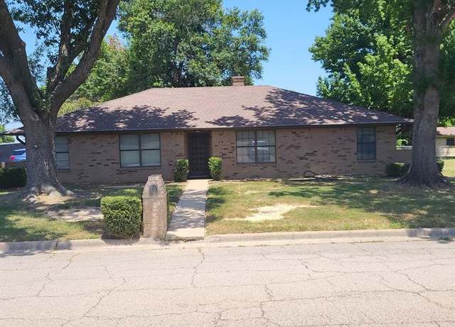 Property at 1429 Live Oak St, Sulphur Springs, TX 75482, 3 beds, 2 baths
