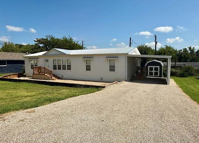 Property at 3909 Valley Ridge Dr, Granbury, TX 76048, 3 beds, 2 baths