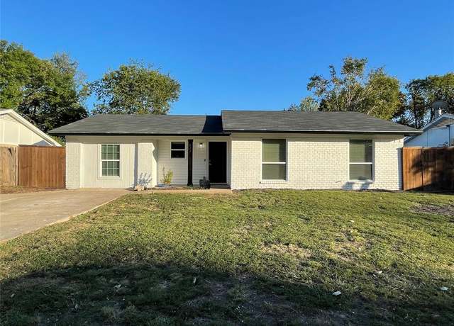 Property at 822 Johnnie Row, Seagoville, TX 75159, 3 beds, 2 baths