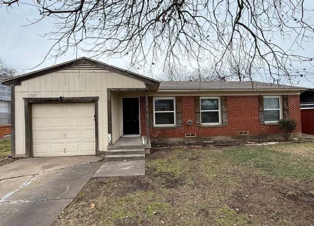 Property at 1707 Reever St, Arlington, TX 76010, 3 beds, 2 baths
