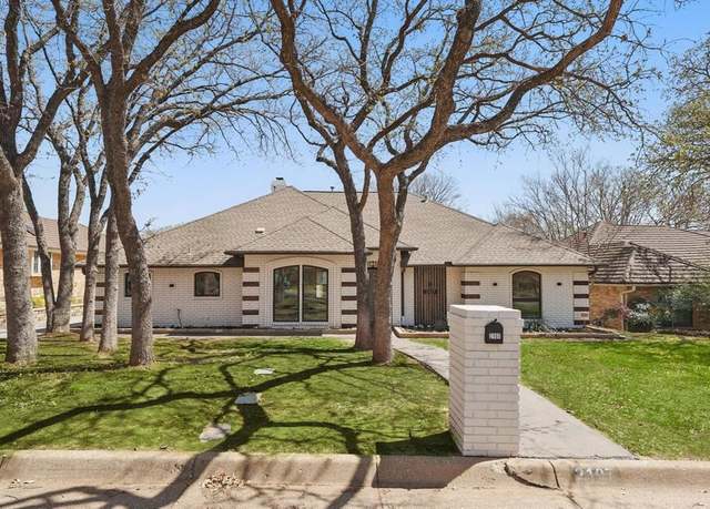 Property at 2107 Emerald Lake Dr, Arlington, TX 76013, 3 beds, 3.5 baths