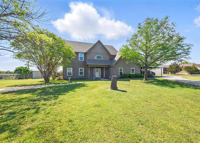 Property at 222 Fox Rd, Weatherford, TX 76088, 3 beds, 2.5 baths