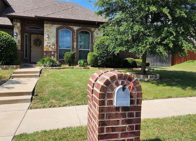 Property at 225 Brighton, Desoto, TX 75115, 3 beds, 2 baths