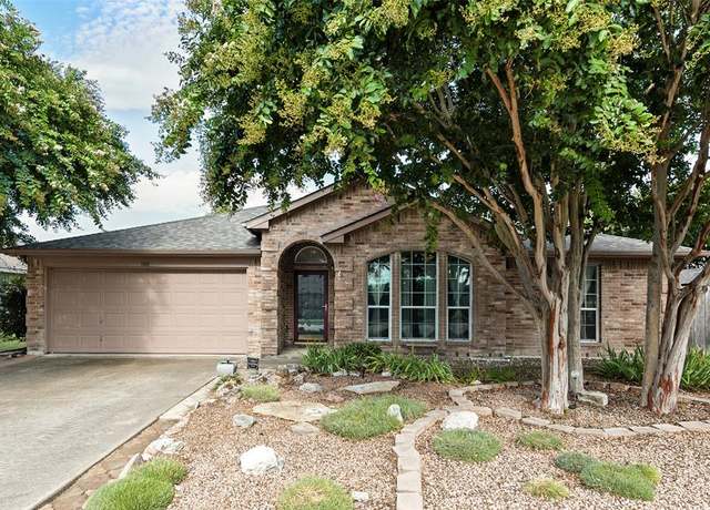 Property at 100 Jennings Dr, Waxahachie, TX 75165, 3 beds, 2 baths