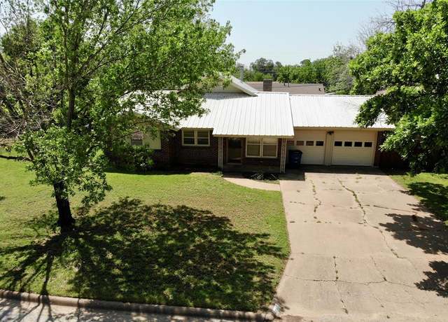 Property at 1307 Sycamore St, Breckenridge, TX 76424, 4 beds, 2.5 baths