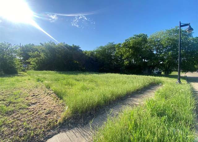 Property at 1060 Bransford St, Fort Worth, TX 76104