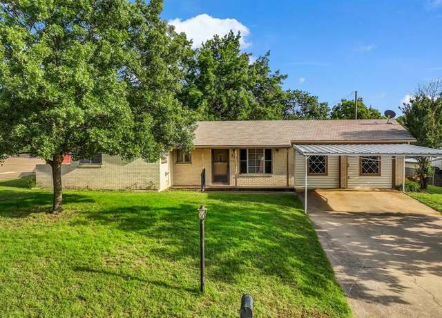 Property at 212 E Rentz St, Weatherford, TX 76086, 3 beds, 1.5 baths