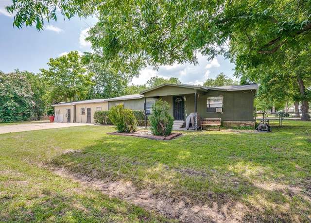 Property at 201 E 2nd St, Quinlan, TX 75474, 5 beds, 3 baths