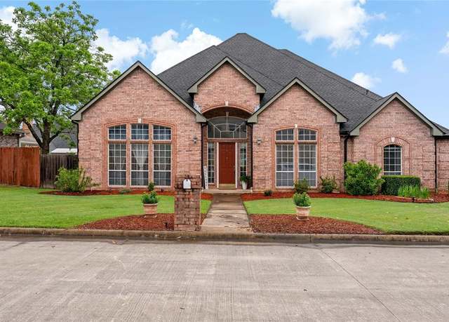 Property at 3045 Aspen St, Paris, TX 75462, 4 beds, 3 baths