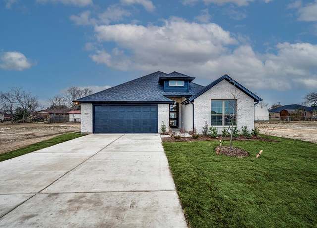 Property at 707 Escovedo Dr, Italy, TX 76651, 3 beds, 2 baths
