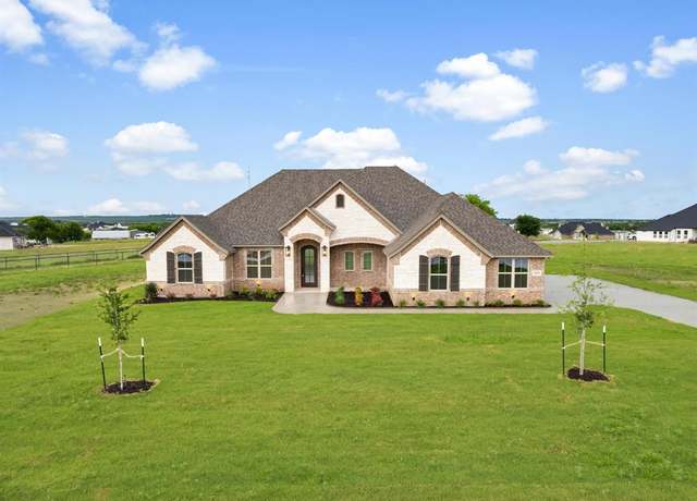 Property at 1036 Uplift Dr, Weatherford, TX 76087, 4 beds, 3 baths