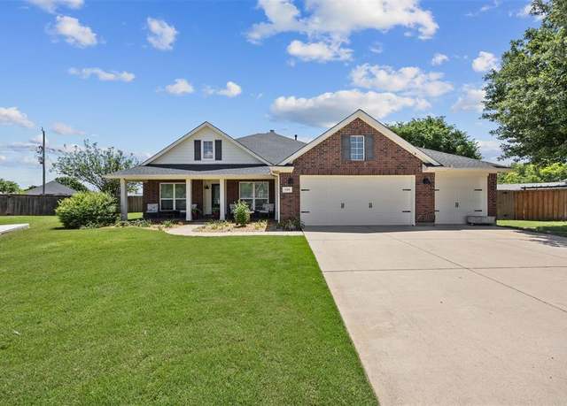 Property at 705 Eagle Ct, Mansfield, TX 76063, 4 beds, 2 baths
