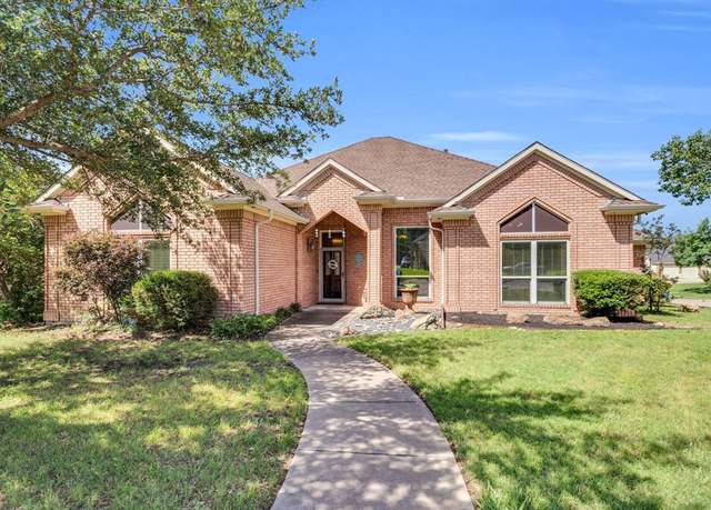 Property at 1107 Shoreview Dr, Ennis, TX 75119, 4 beds, 2 baths