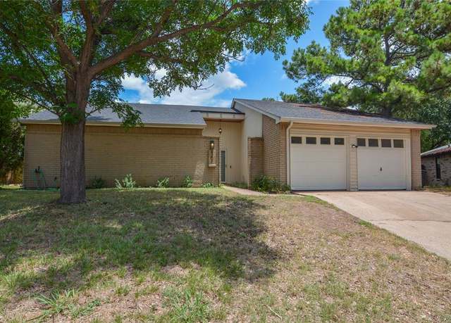 Property at 4201 Amherst Ln, Grand Prairie, TX 75052, 3 beds, 2 baths