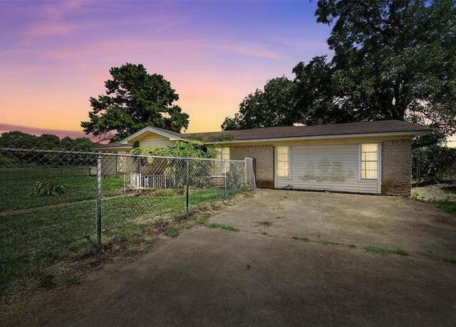 Property at 408 Alsdorf St, Rosser, TX 75157, 4 beds, 1.5 baths