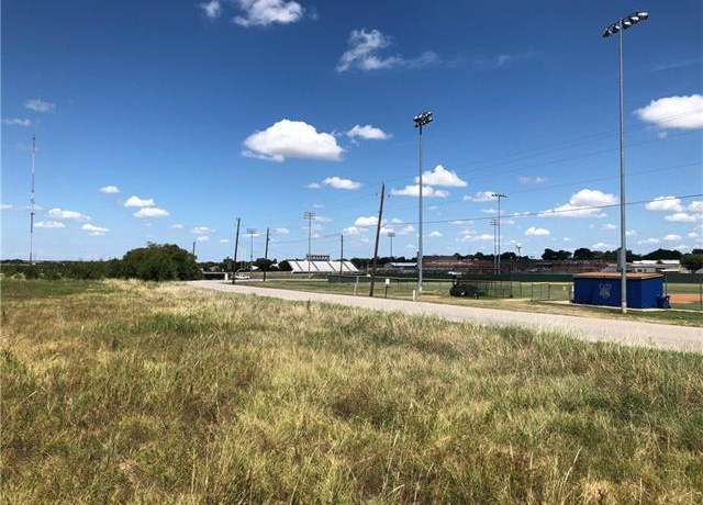Property at 13 Bulldog Dr, Venus, TX 76084