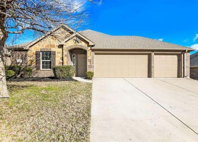 Property at 2121 Lorrie Ln, Weatherford, TX 76087, 4 beds, 2 baths